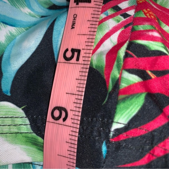 GUESS BEACH men’s tropical 6.5 in SWIM TRUNKS swimsuit size XL - Picture 14 of 14